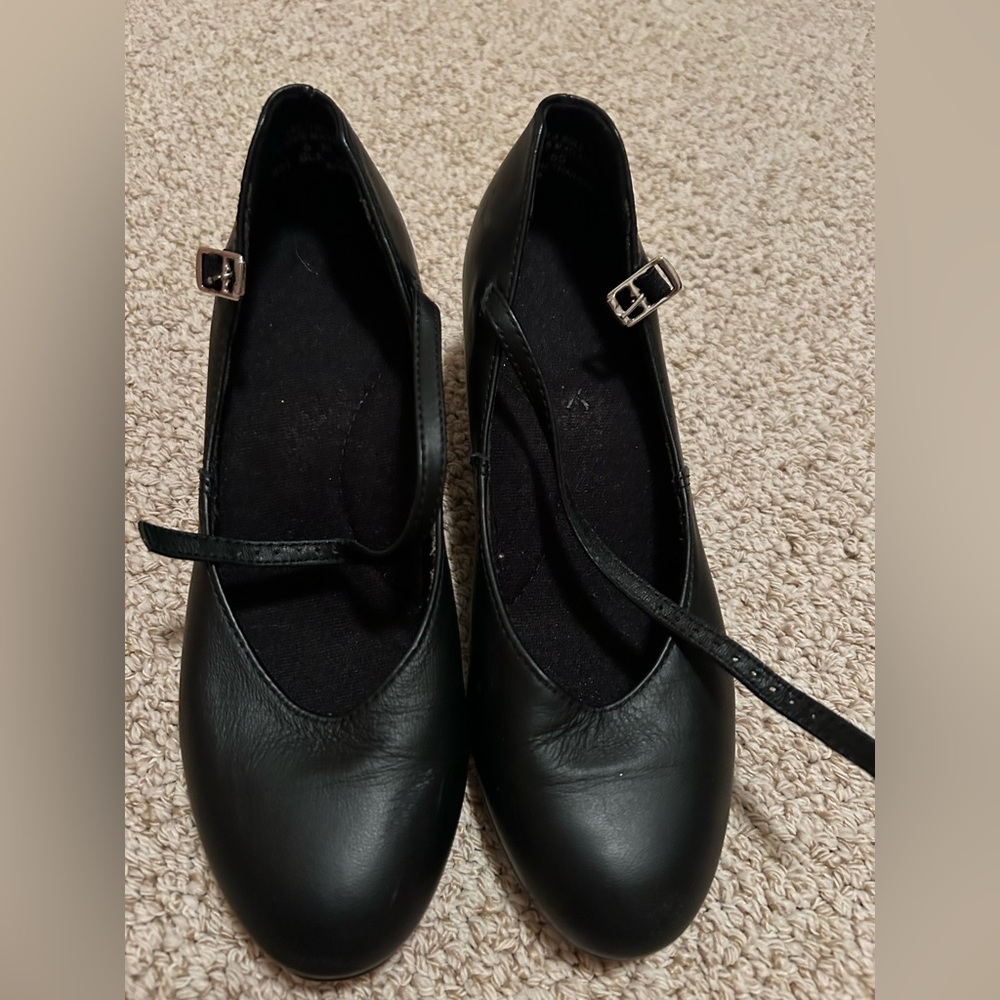 Black leather character shoes. Size 6.
